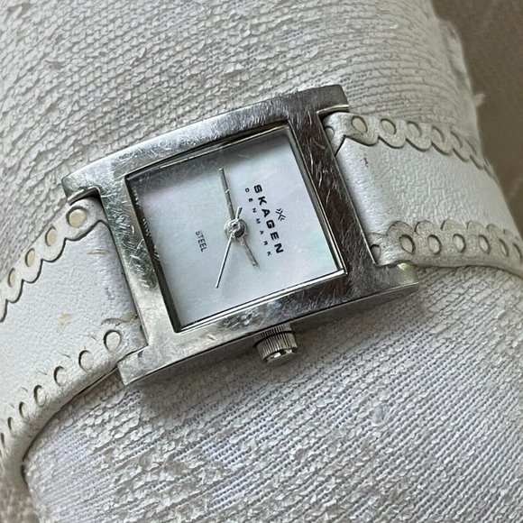 Skagen Women Wristwatch White Leather Band Mother of Pearl Face analog Watch - Picture 1 of 12